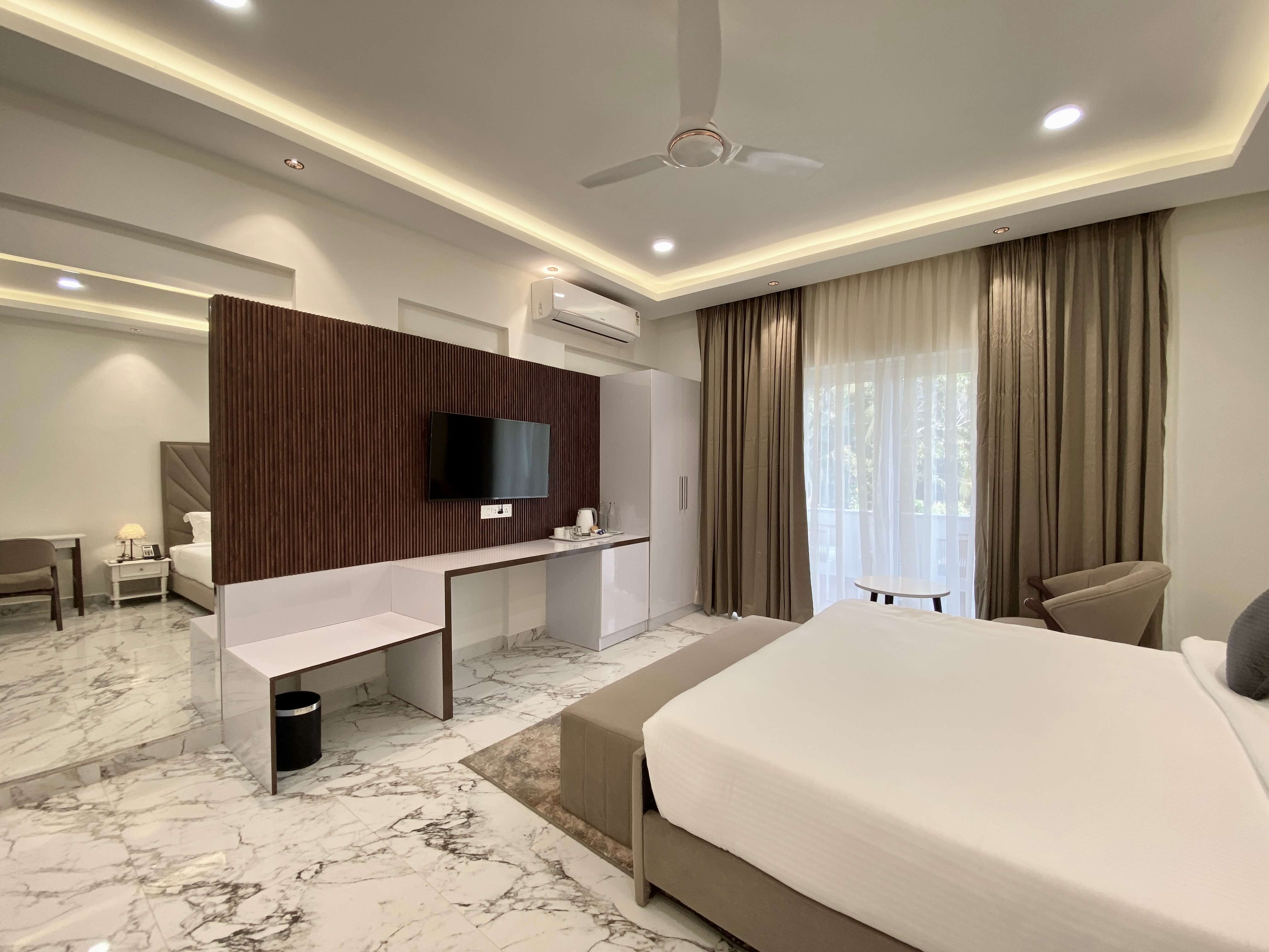 Hotel 4